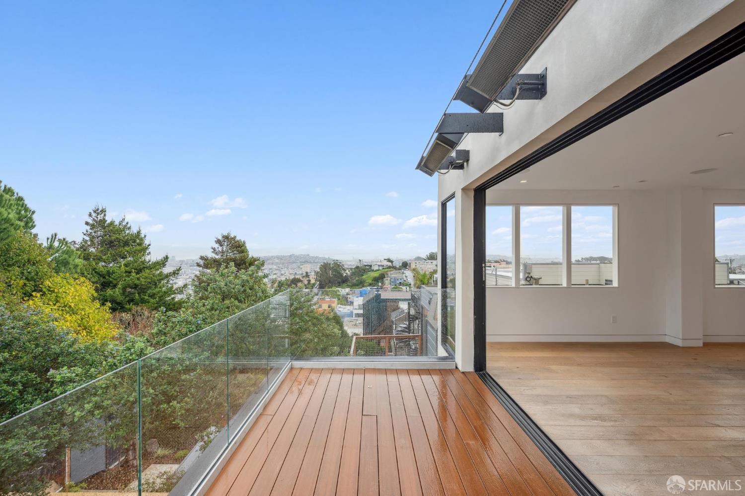 Detail Gallery Image 17 of 39 For 752 Duncan St, San Francisco,  CA 94131 - 5 Beds | 5/1 Baths