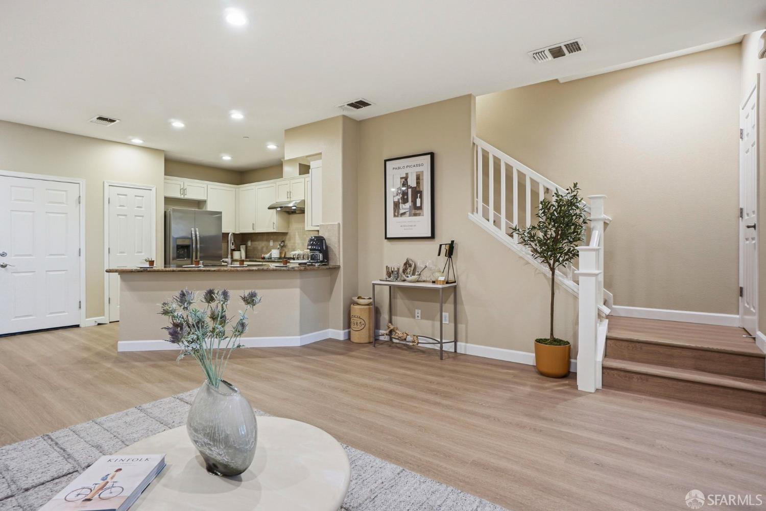 Detail Gallery Image 9 of 59 For 2541 Oak Rd, Walnut Creek,  CA 94597 - 4 Beds | 3/1 Baths