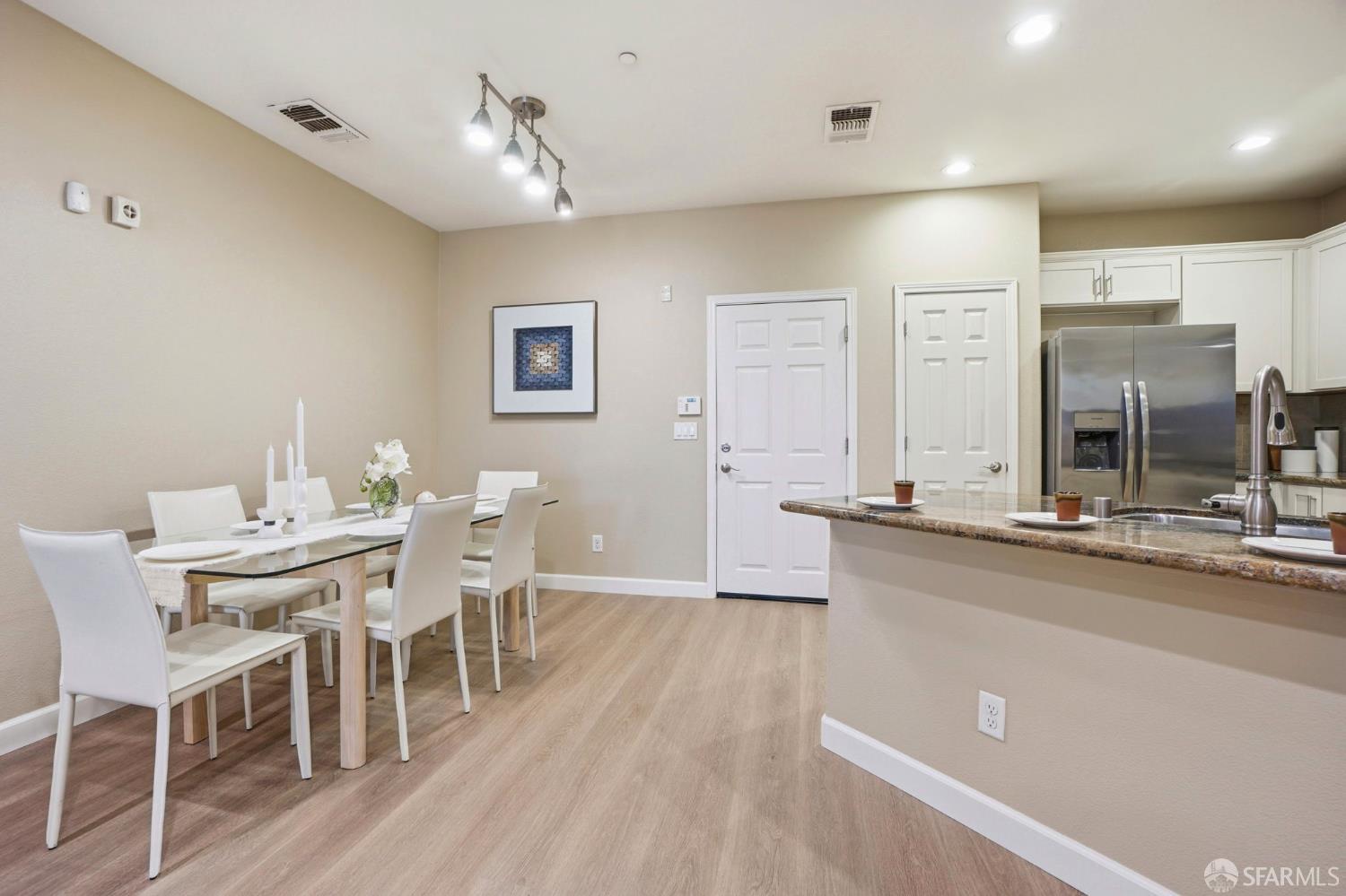 Detail Gallery Image 16 of 59 For 2541 Oak Rd, Walnut Creek,  CA 94597 - 4 Beds | 3/1 Baths