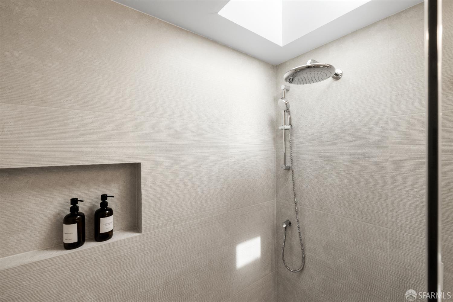 Detail Gallery Image 35 of 55 For 37 Los Altos Sqr, Los Altos,  CA 94022 - 2 Beds | 2/1 Baths