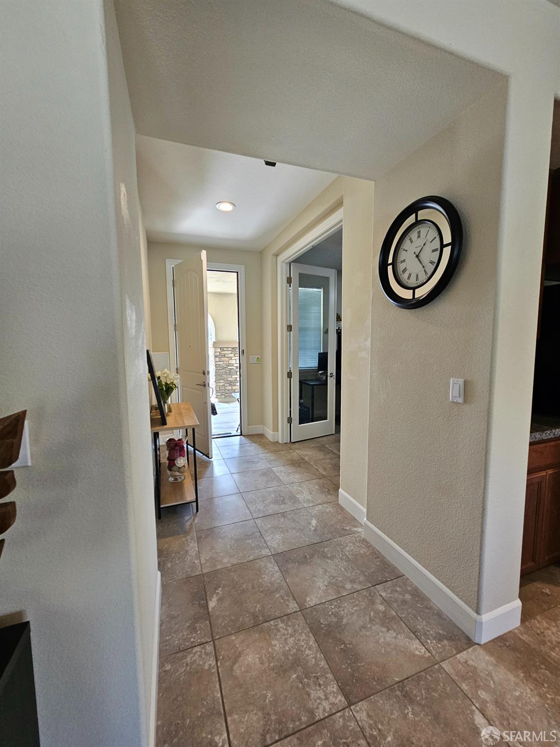 Detail Gallery Image 7 of 26 For 1535 Goldenstar Ct, Hollister,  CA 95023 - 3 Beds | 2/1 Baths