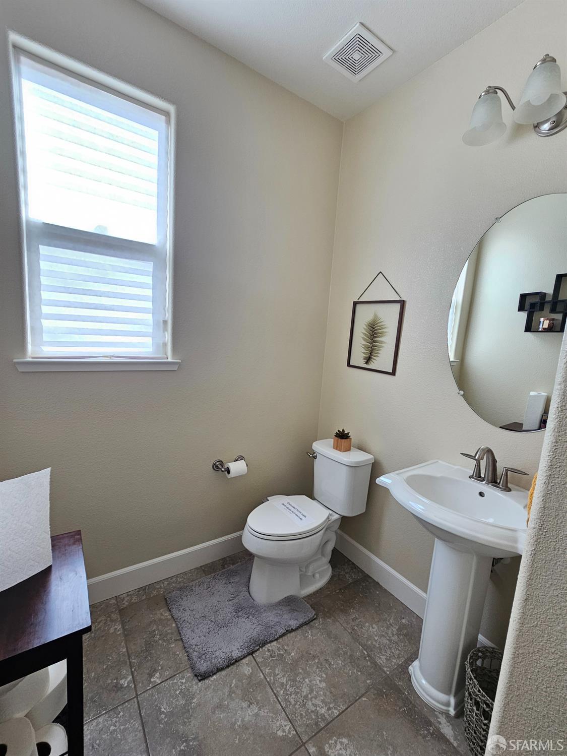 Detail Gallery Image 9 of 26 For 1535 Goldenstar Ct, Hollister,  CA 95023 - 3 Beds | 2/1 Baths