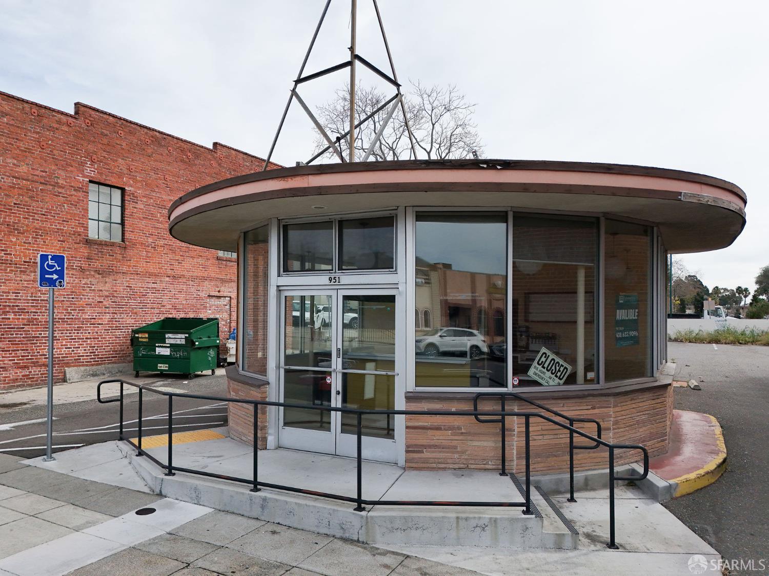 Detail Gallery Image 2 of 18 For 951 C St, Hayward,  CA 94541 - – Beds | – Baths