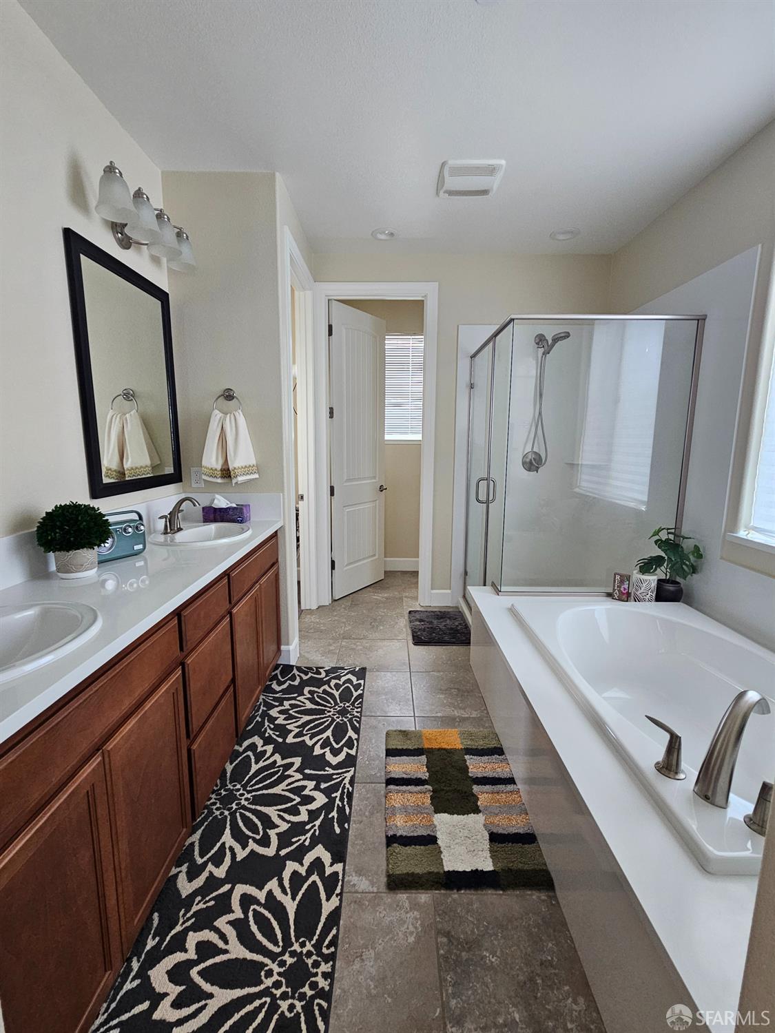 Detail Gallery Image 14 of 26 For 1535 Goldenstar Ct, Hollister,  CA 95023 - 3 Beds | 2/1 Baths