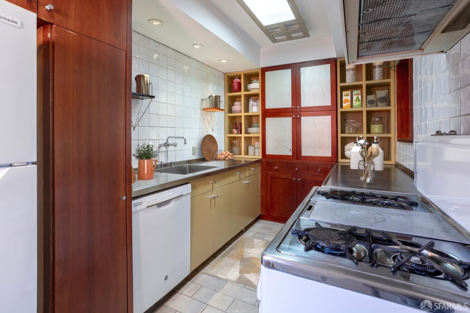 Detail Gallery Image 7 of 22 For 495 Greenwich St #5,  San Francisco,  CA 94133 - 1 Beds | 1 Baths