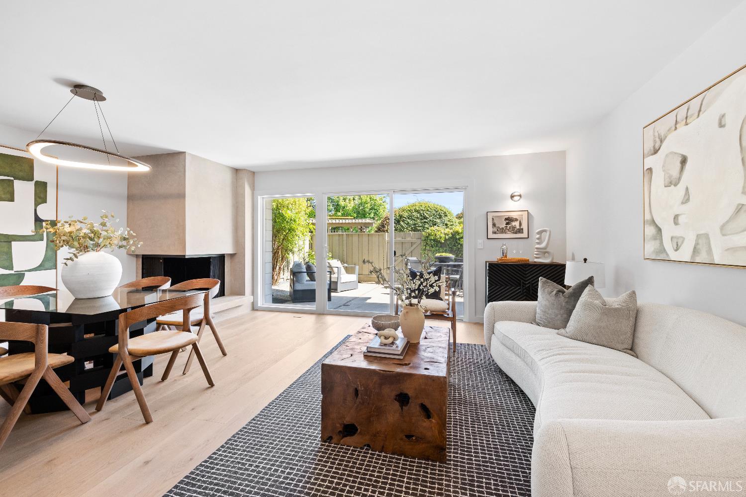 Detail Gallery Image 3 of 55 For 37 Los Altos Sqr, Los Altos,  CA 94022 - 2 Beds | 2/1 Baths