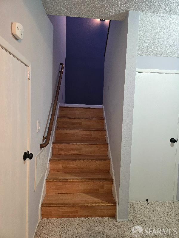 Detail Gallery Image 4 of 9 For 627 Stonegate Dr, South San Francisco,  CA 94080 - 2 Beds | 1/1 Baths