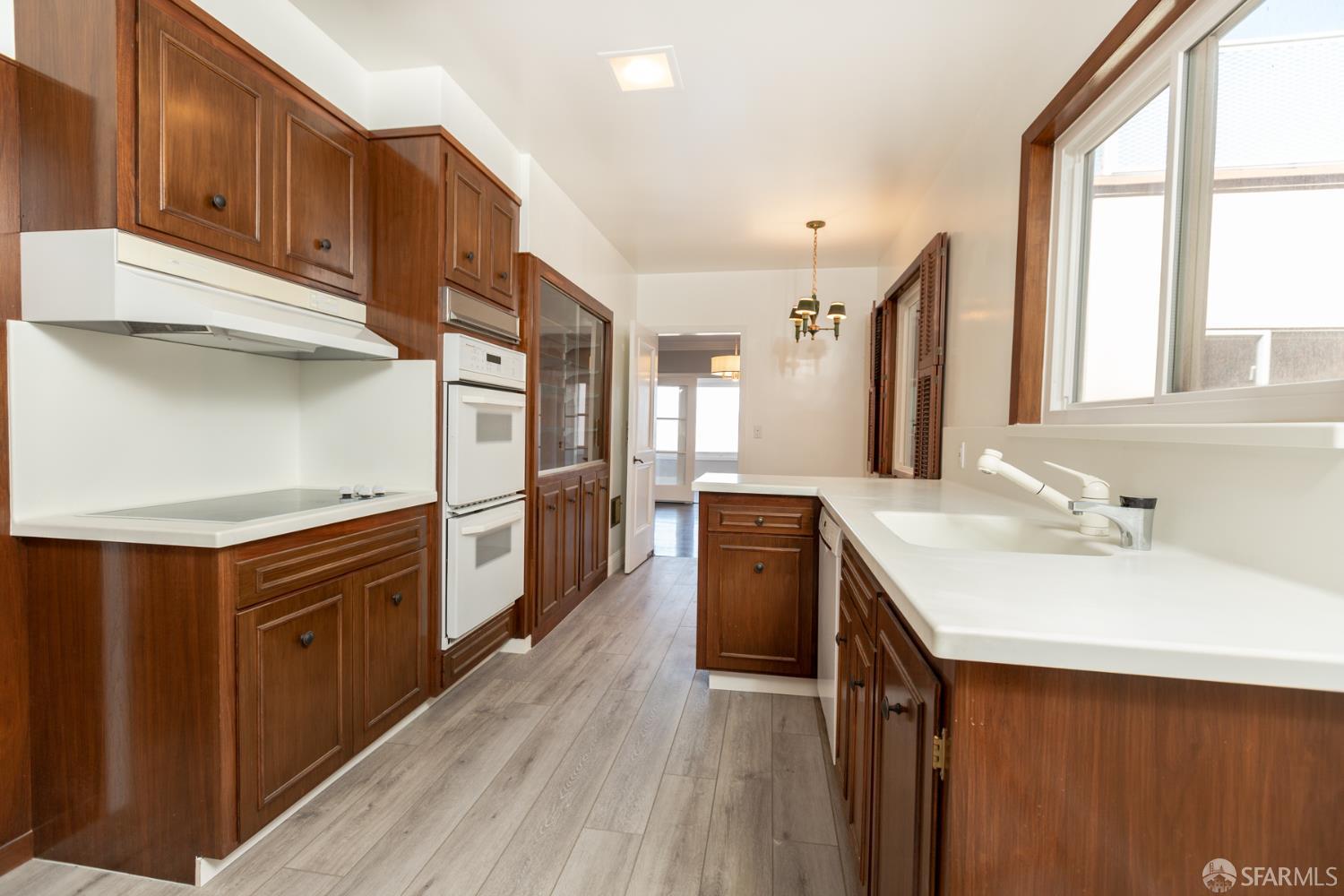 Detail Gallery Image 3 of 8 For 874 Green St, San Francisco,  CA 94133 - 2 Beds | 1/1 Baths