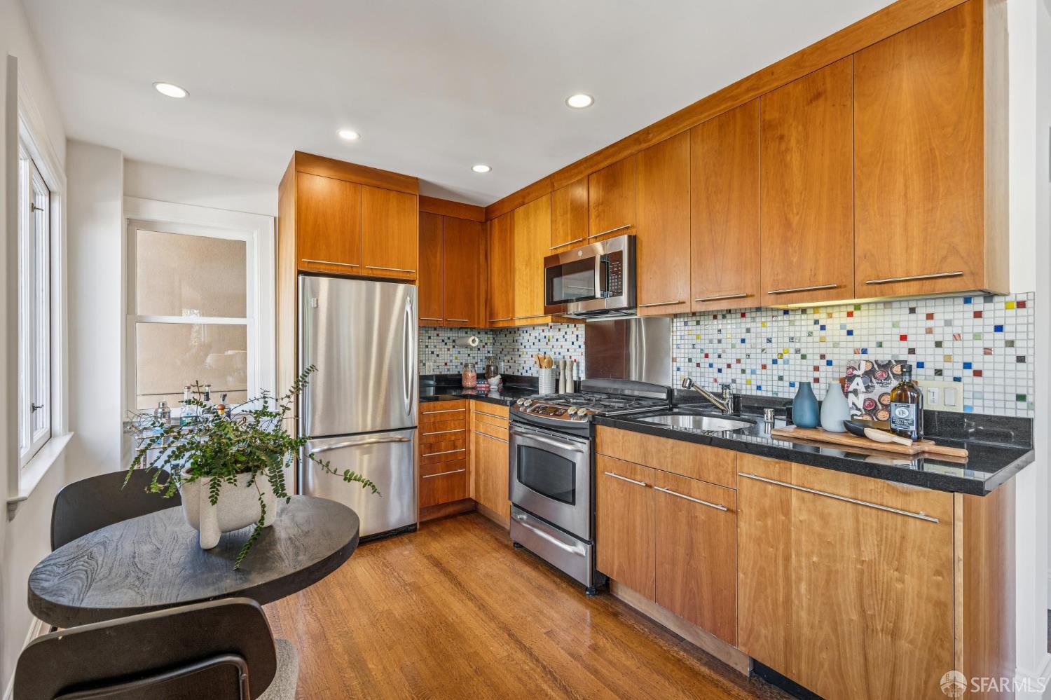 Detail Gallery Image 16 of 40 For 415 Carl St, San Francisco,  CA 94117 - 1 Beds | 1 Baths