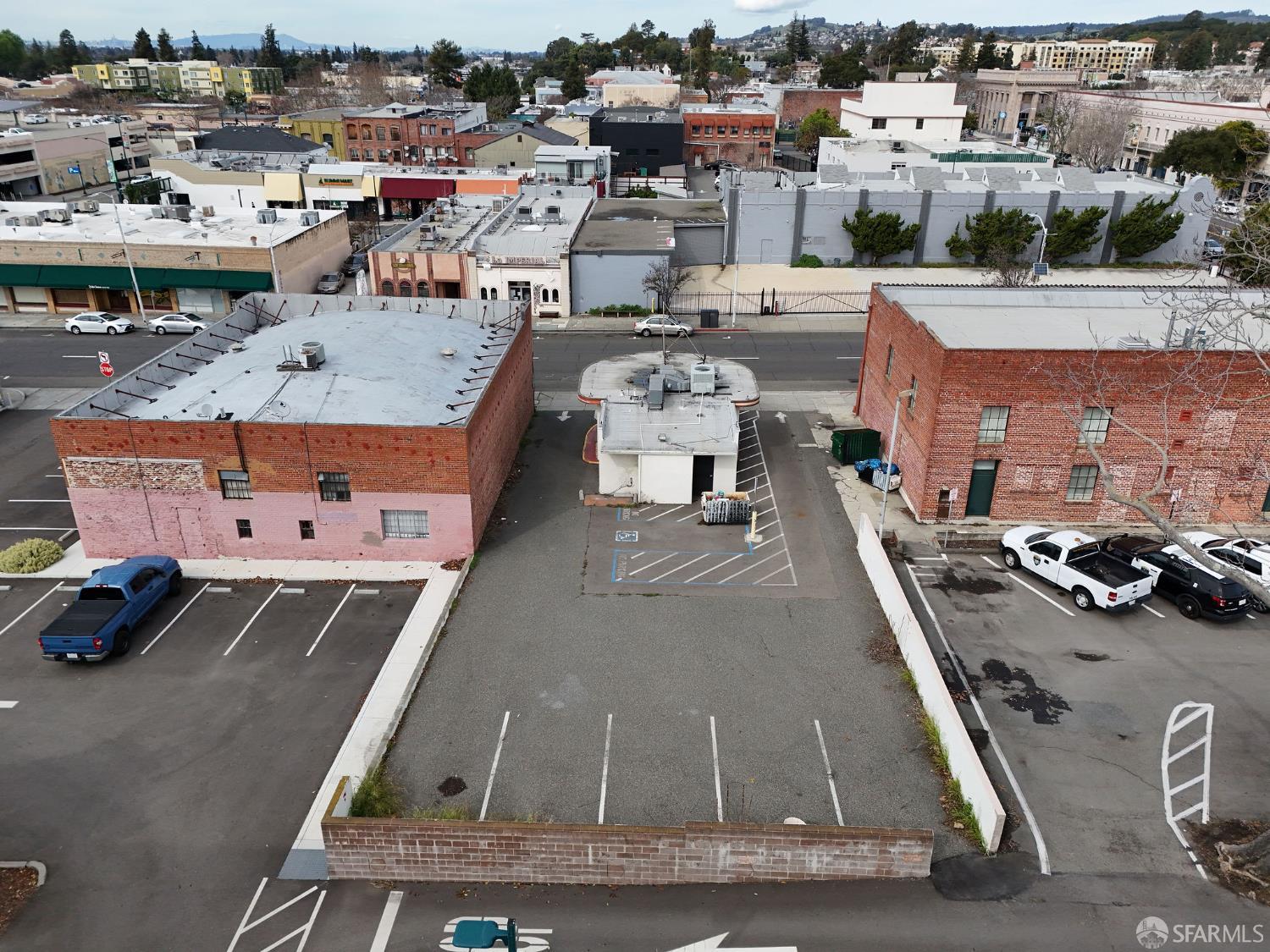 Detail Gallery Image 8 of 18 For 951 C St, Hayward,  CA 94541 - – Beds | – Baths