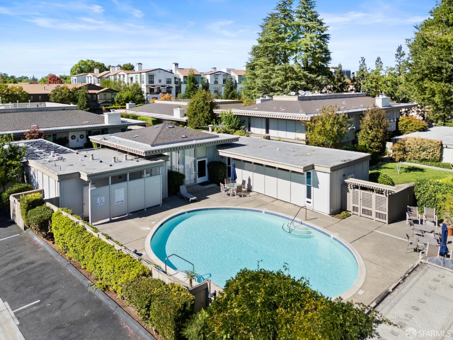 Detail Gallery Image 53 of 55 For 37 Los Altos Sqr, Los Altos,  CA 94022 - 2 Beds | 2/1 Baths