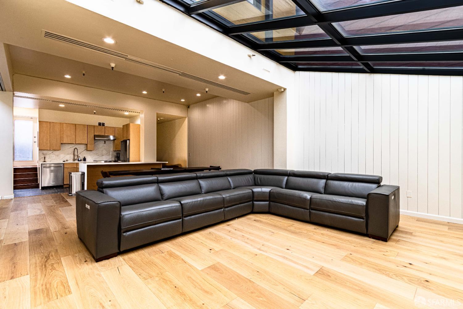 Detail Gallery Image 13 of 27 For 1234 Grant Ave, San Francisco,  CA 94133 - – Beds | – Baths