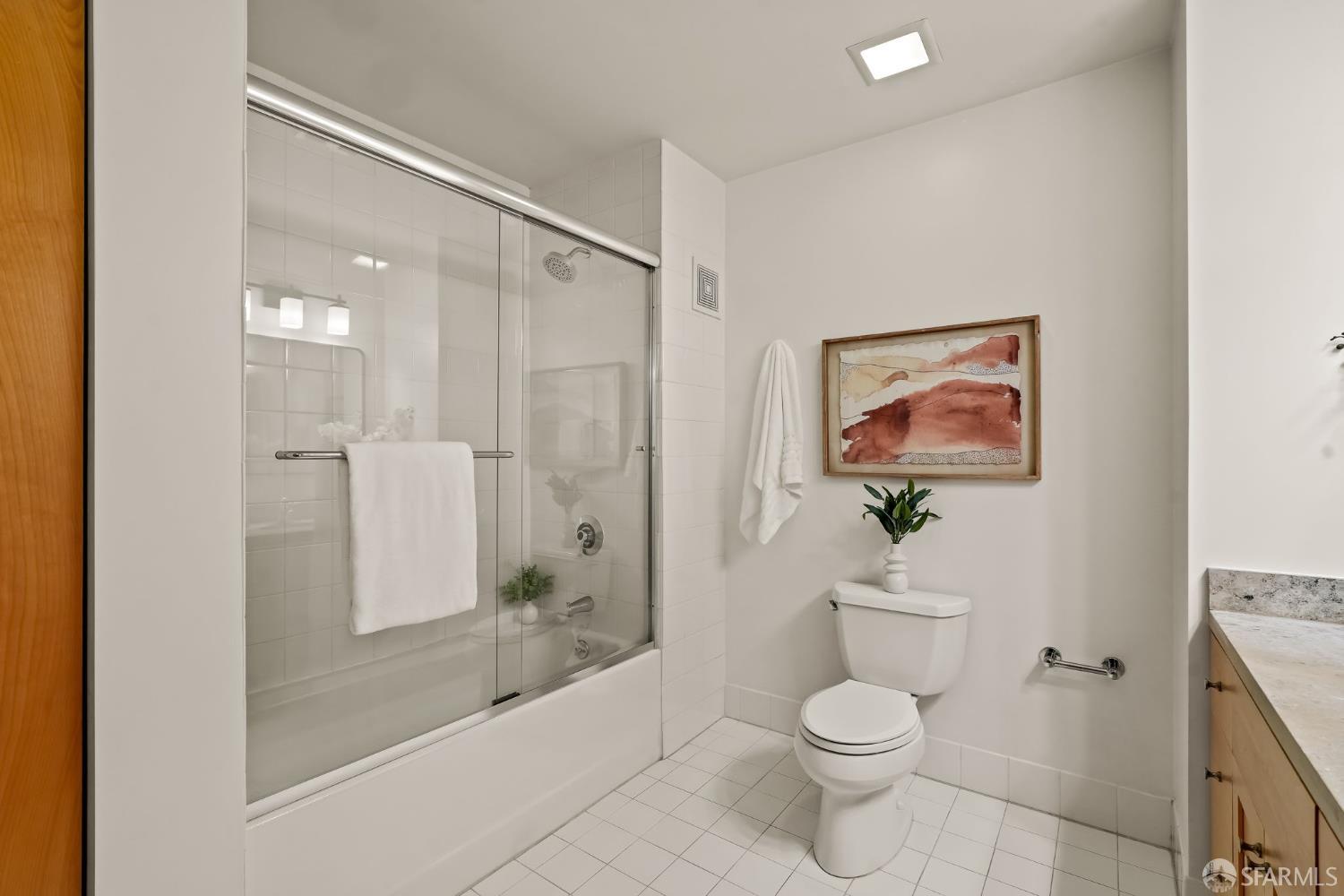 Photo #17: 426101163 Listing: Photo #17