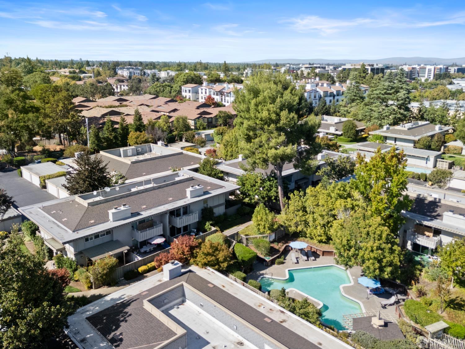 Detail Gallery Image 52 of 55 For 37 Los Altos Sqr, Los Altos,  CA 94022 - 2 Beds | 2/1 Baths