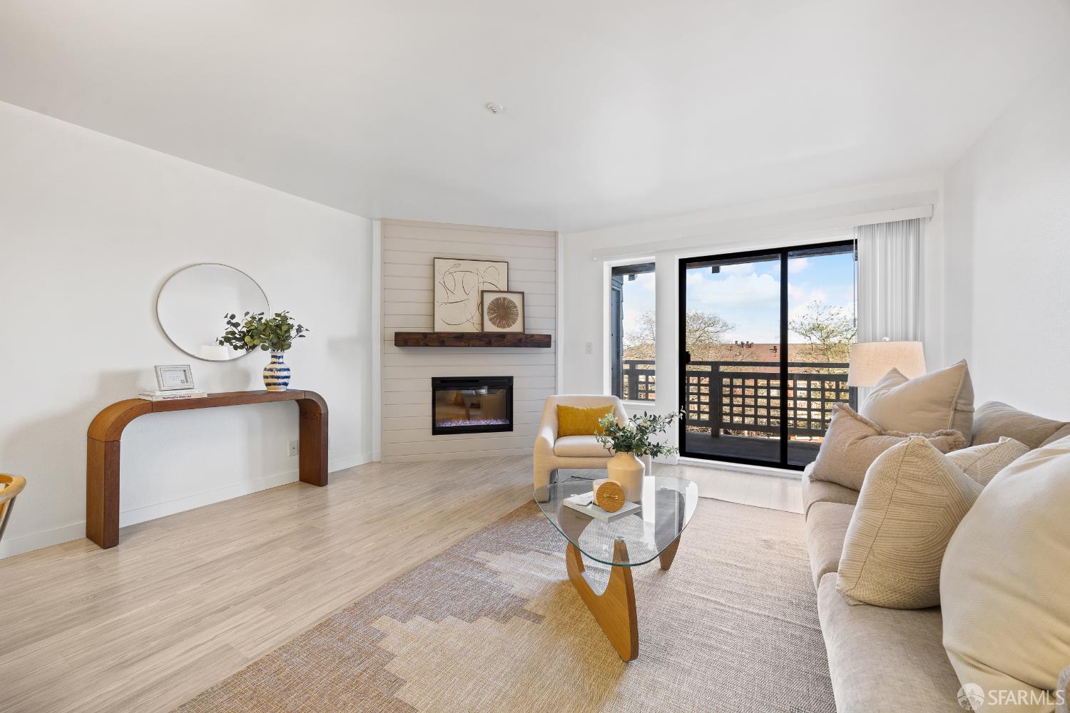 Detail Gallery Image 2 of 23 For 606 Cedar Ct, Daly City,  CA 94014 - 3 Beds | 2 Baths