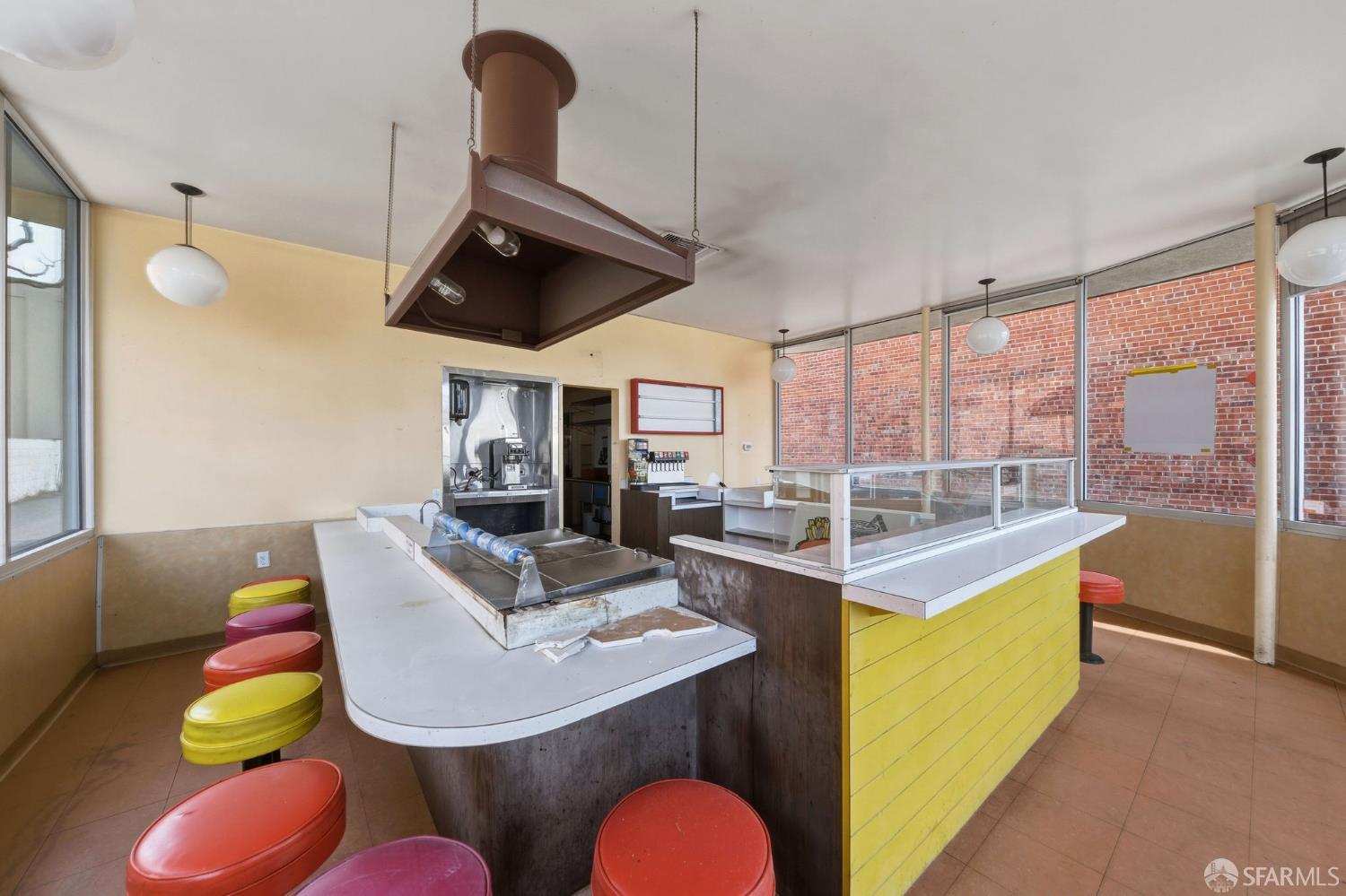 Detail Gallery Image 10 of 18 For 951 C St, Hayward,  CA 94541 - – Beds | – Baths