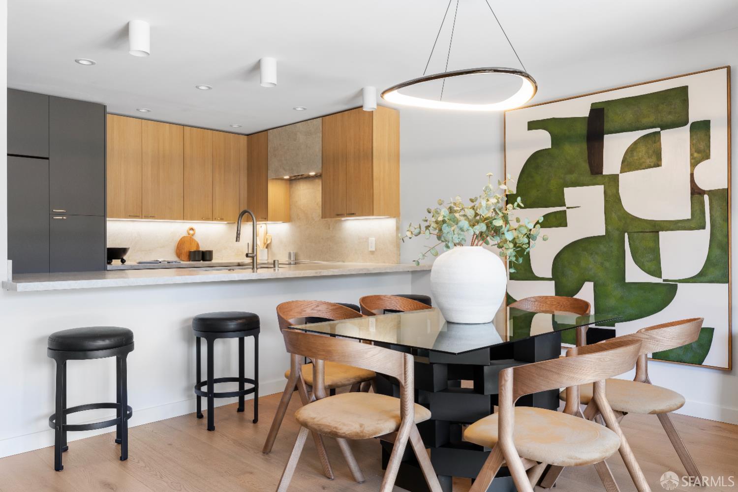 Detail Gallery Image 12 of 55 For 37 Los Altos Sqr, Los Altos,  CA 94022 - 2 Beds | 2/1 Baths