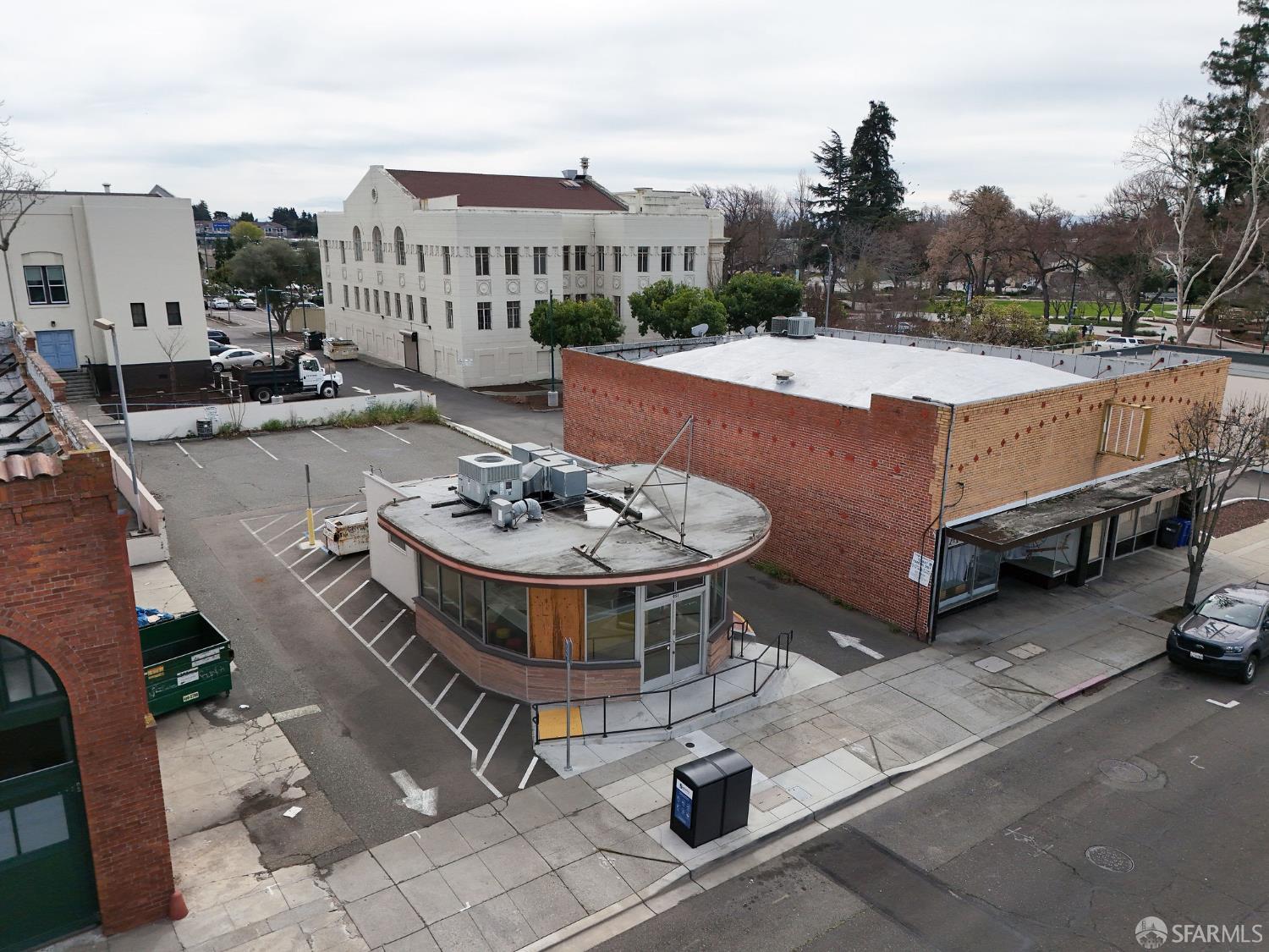 Detail Gallery Image 6 of 18 For 951 C St, Hayward,  CA 94541 - – Beds | – Baths