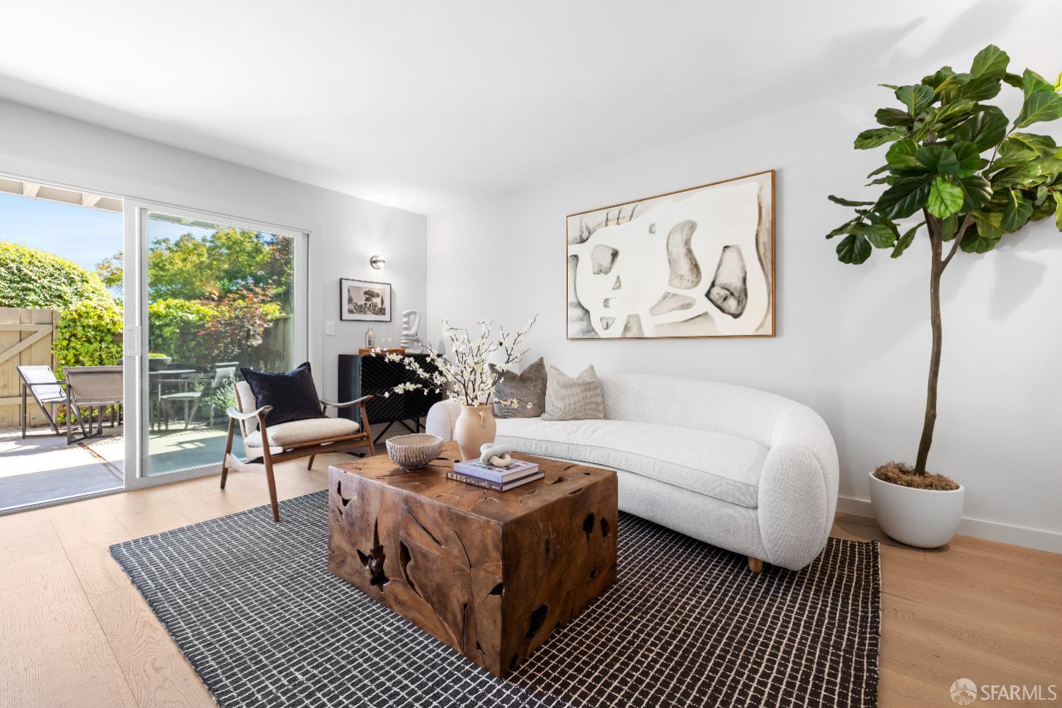 Detail Gallery Image 5 of 55 For 37 Los Altos Sqr, Los Altos,  CA 94022 - 2 Beds | 2/1 Baths