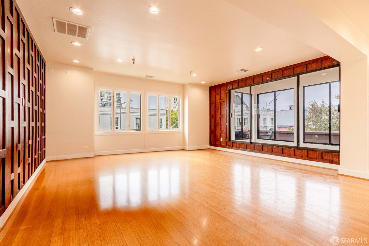 Detail Gallery Image 17 of 27 For 1234 Grant Ave, San Francisco,  CA 94133 - – Beds | – Baths