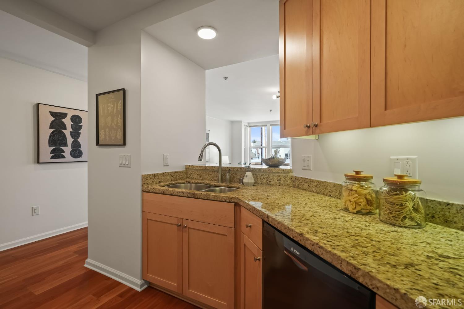 Photo #8: 426101163 Listing: Photo #8