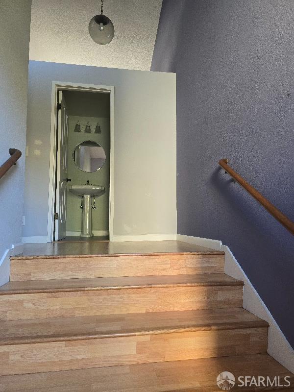 Detail Gallery Image 2 of 9 For 627 Stonegate Dr, South San Francisco,  CA 94080 - 2 Beds | 1/1 Baths