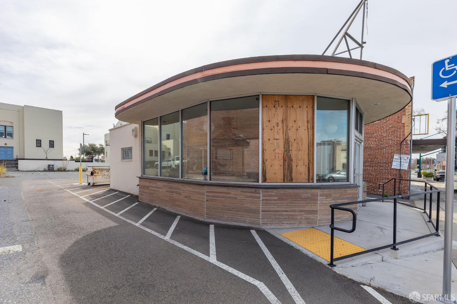 Detail Gallery Image 3 of 18 For 951 C St, Hayward,  CA 94541 - – Beds | – Baths