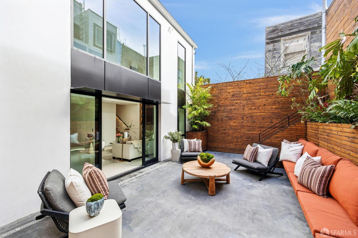 Detail Gallery Image 4 of 28 For 242 Alma St, San Francisco,  CA 94117 - 2 Beds | 2 Baths