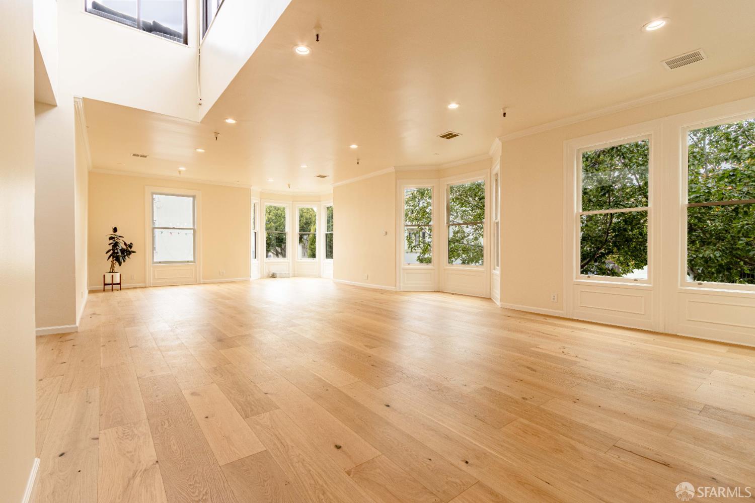 Detail Gallery Image 6 of 27 For 1234 Grant Ave, San Francisco,  CA 94133 - – Beds | – Baths