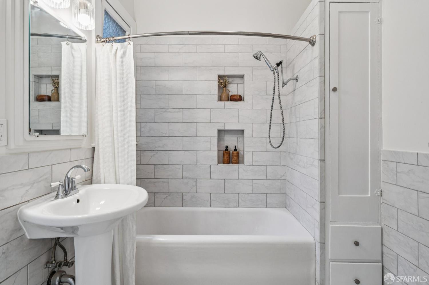 Detail Gallery Image 33 of 53 For 1257 Chestnut St #2,  San Francisco,  CA 94109 - 1 Beds | 1 Baths