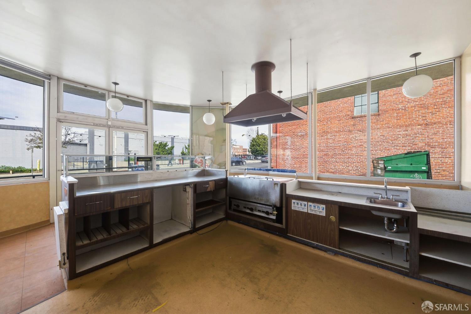 Detail Gallery Image 13 of 18 For 951 C St, Hayward,  CA 94541 - – Beds | – Baths