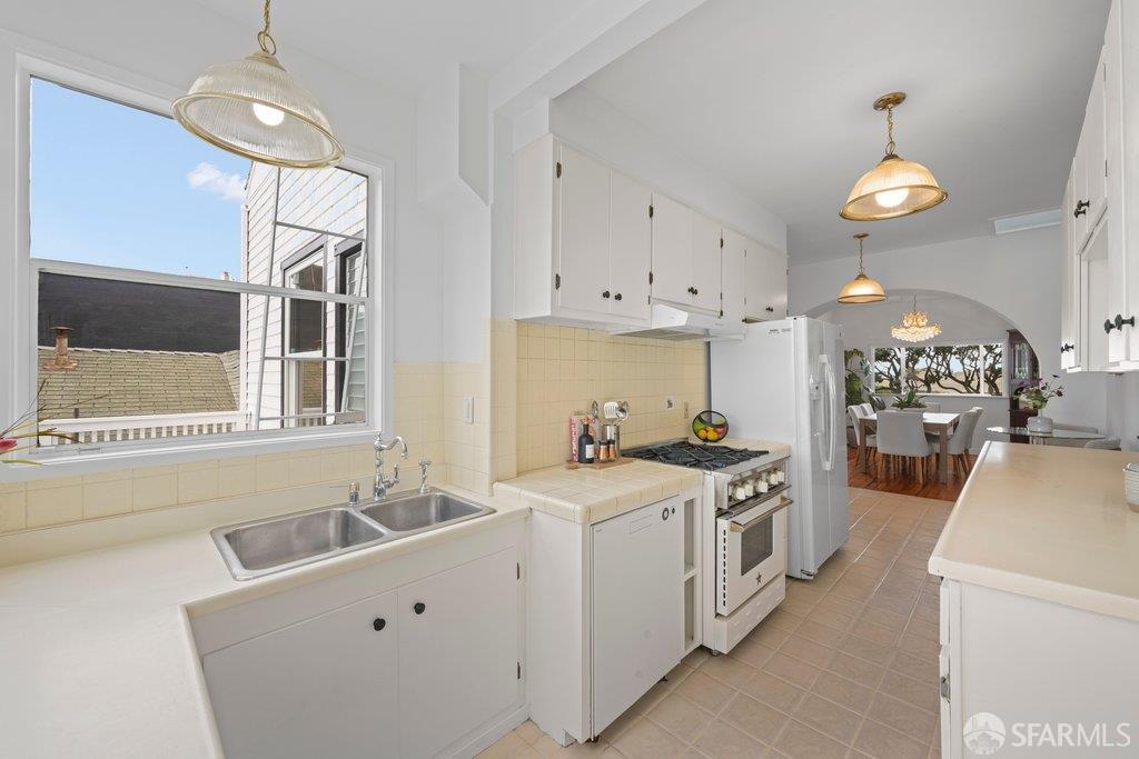 Detail Gallery Image 9 of 37 For 1738 Great Highway, San Francisco,  CA 94122 - 3 Beds | 1 Baths