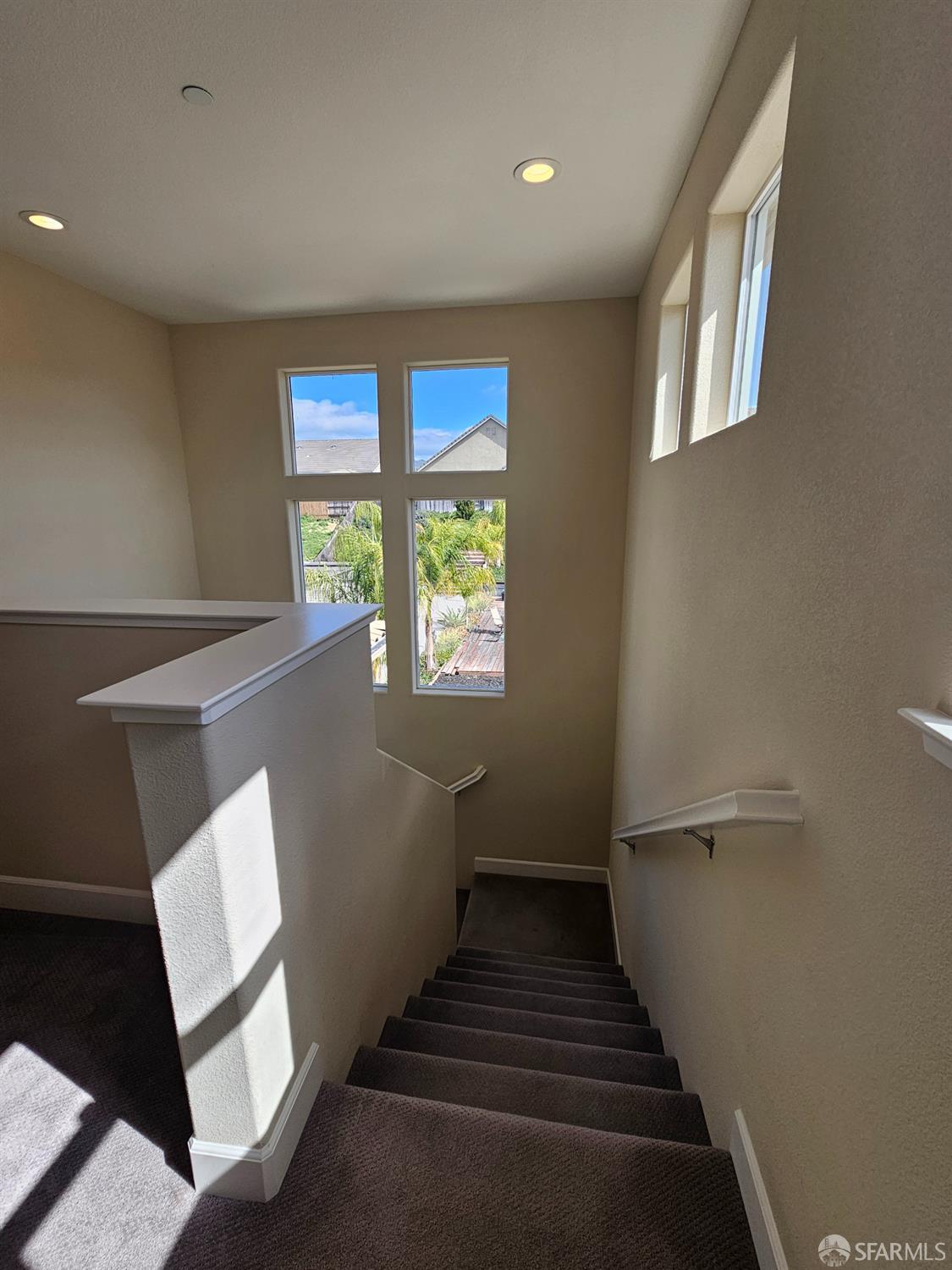Detail Gallery Image 11 of 26 For 1535 Goldenstar Ct, Hollister,  CA 95023 - 3 Beds | 2/1 Baths
