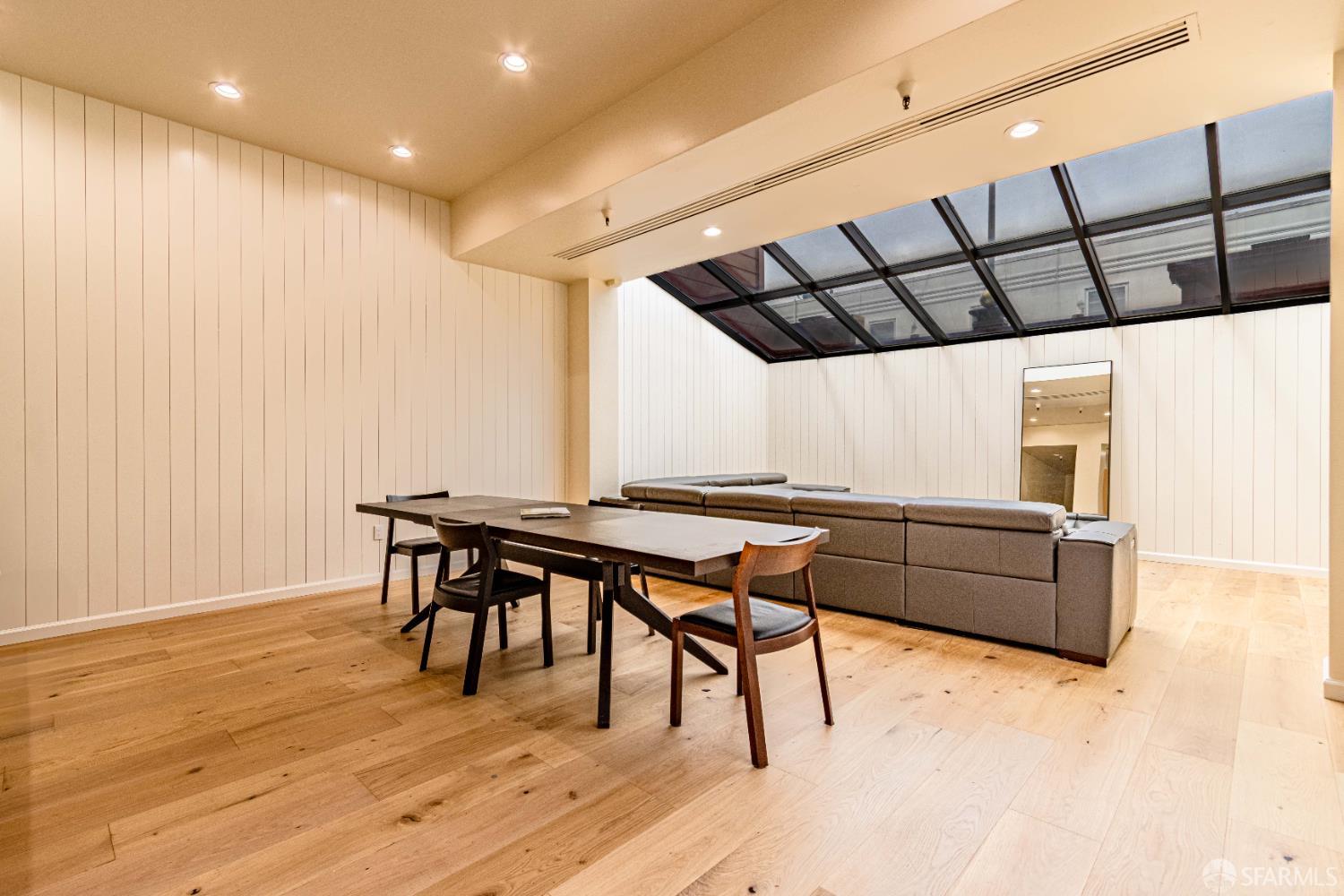 Detail Gallery Image 12 of 27 For 1234 Grant Ave, San Francisco,  CA 94133 - – Beds | – Baths