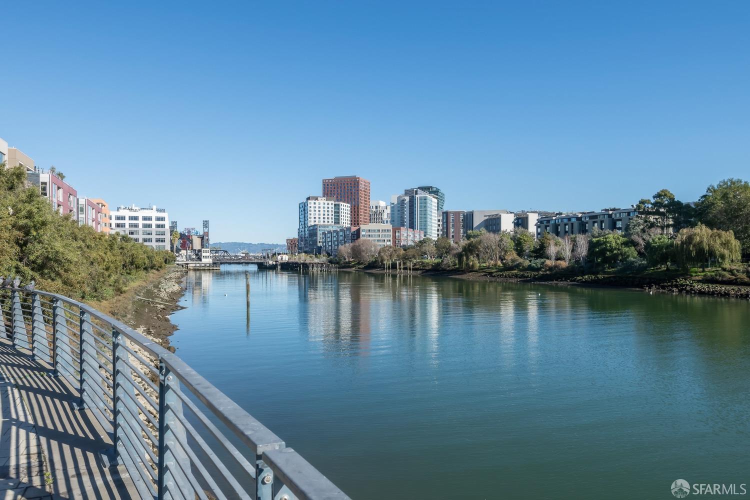 Detail Gallery Image 2 of 53 For 235 Berry St #110,  San Francisco,  CA 94158 - 3 Beds | 3 Baths