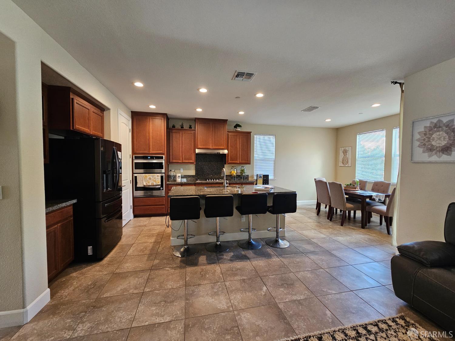 Detail Gallery Image 5 of 26 For 1535 Goldenstar Ct, Hollister,  CA 95023 - 3 Beds | 2/1 Baths