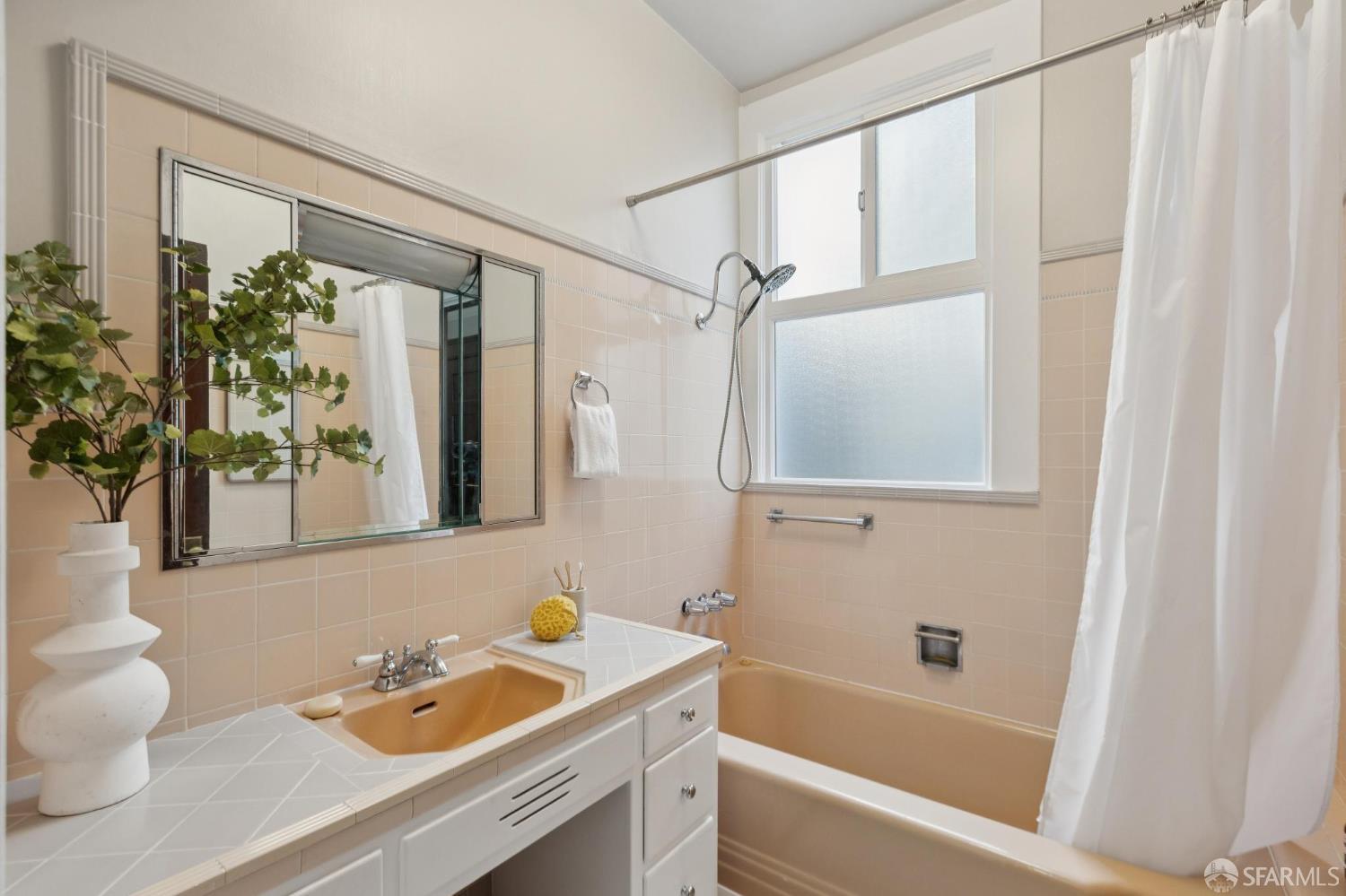 Detail Gallery Image 35 of 46 For 776 Green St, San Francisco,  CA 94133 - 3 Beds | 1 Baths