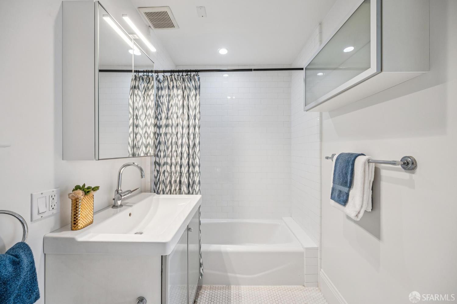 Detail Gallery Image 28 of 40 For 415 Carl St, San Francisco,  CA 94117 - 1 Beds | 1 Baths