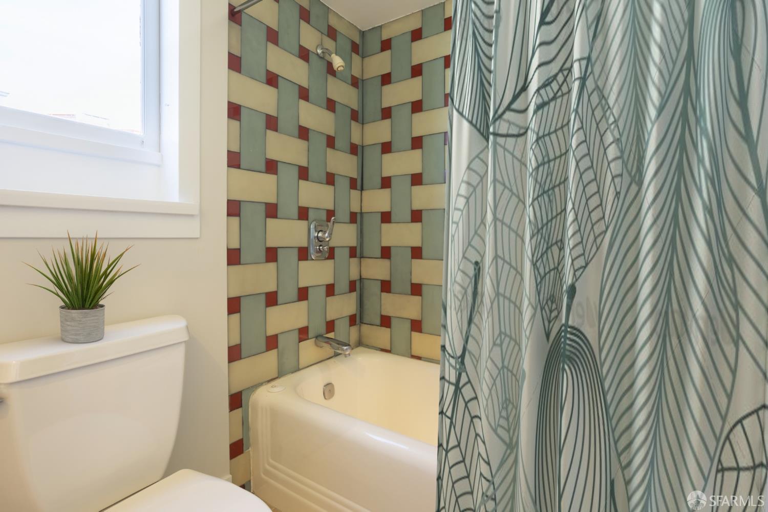 Detail Gallery Image 10 of 22 For 495 Greenwich St #5,  San Francisco,  CA 94133 - 1 Beds | 1 Baths