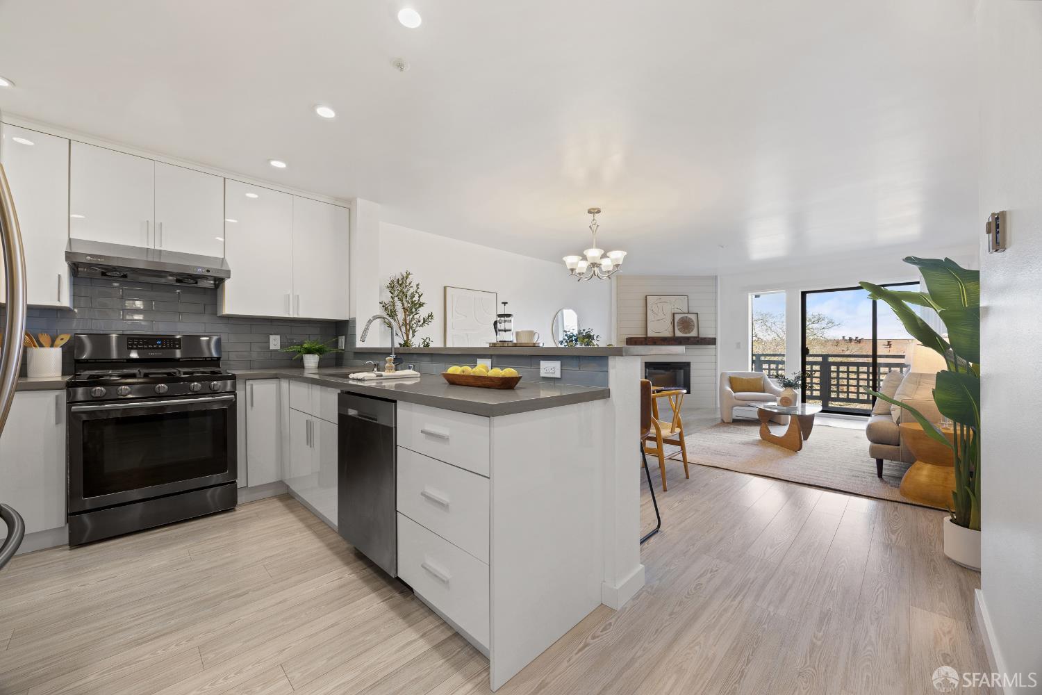 Detail Gallery Image 8 of 23 For 606 Cedar Ct, Daly City,  CA 94014 - 3 Beds | 2 Baths