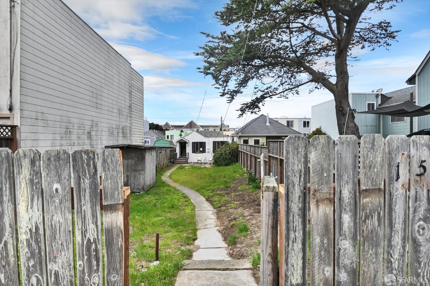 Detail Gallery Image 3 of 23 For 1547 47th Ave, San Francisco,  CA 94122 - 2 Beds | 1 Baths