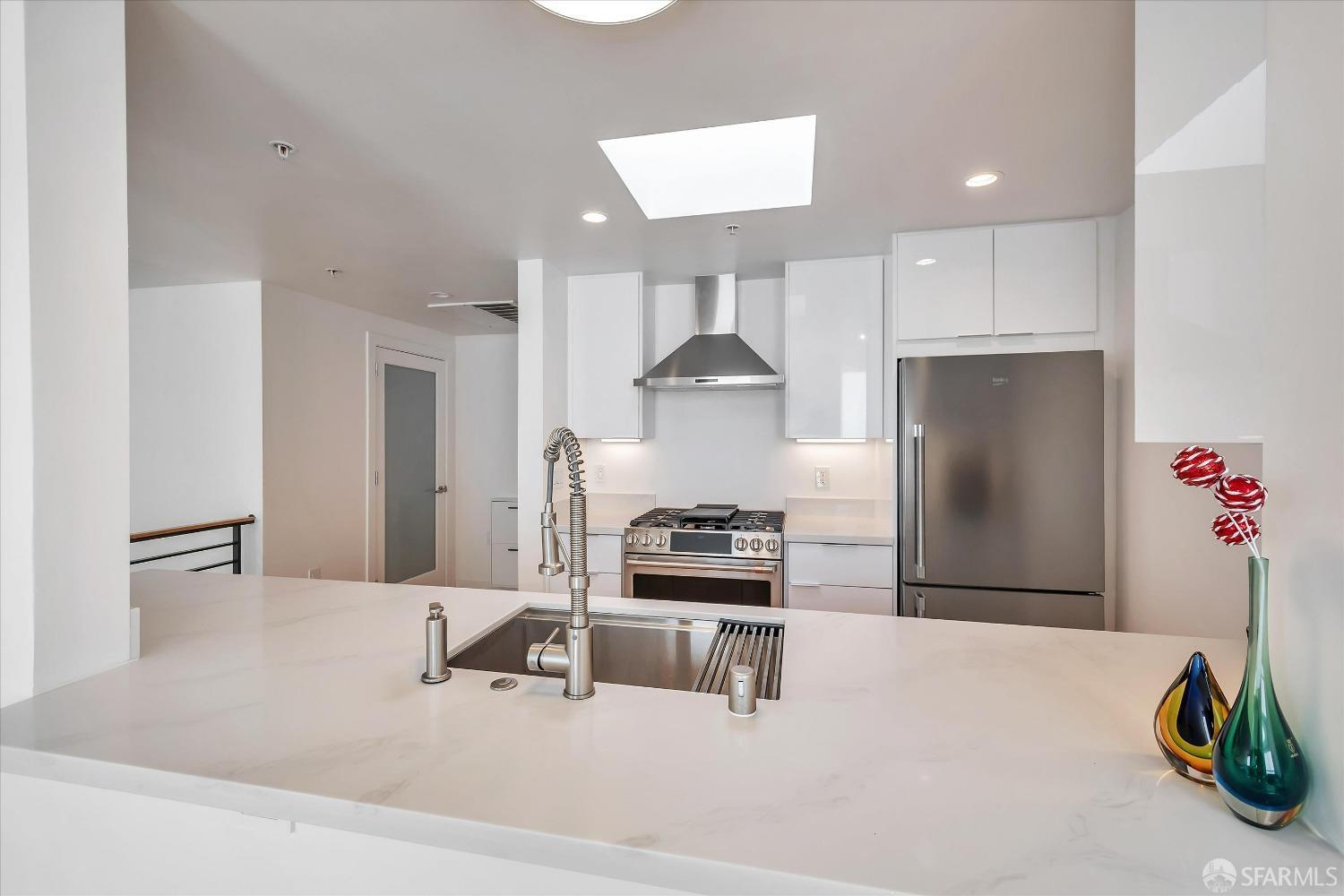 Detail Gallery Image 4 of 34 For 69 Clementina St #802,  San Francisco,  CA 94105 - 2 Beds | 2/1 Baths