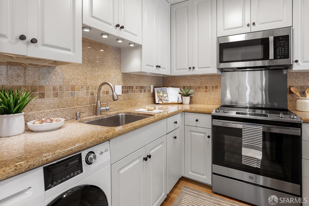 Detail Gallery Image 12 of 32 For 544 Waller St #2,  San Francisco,  CA 94127 - 2 Beds | 1 Baths