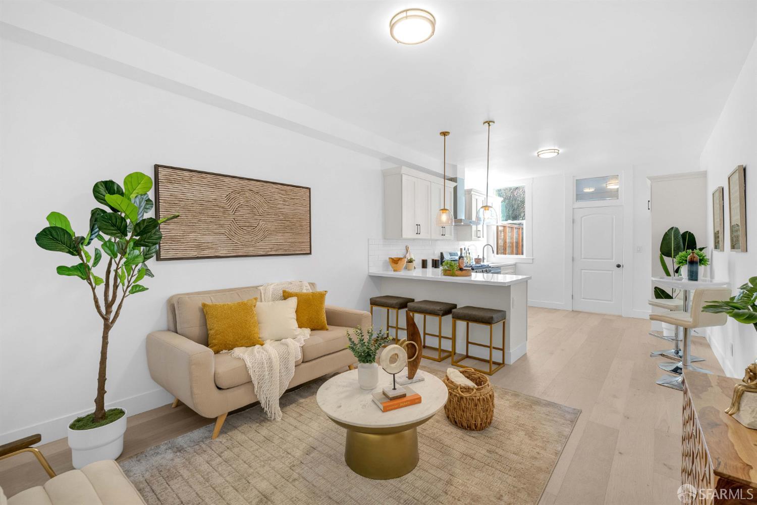 Detail Gallery Image 5 of 35 For 1060 Noe St 1062a,  San Francisco,  CA 94114 - 2 Beds | 1 Baths