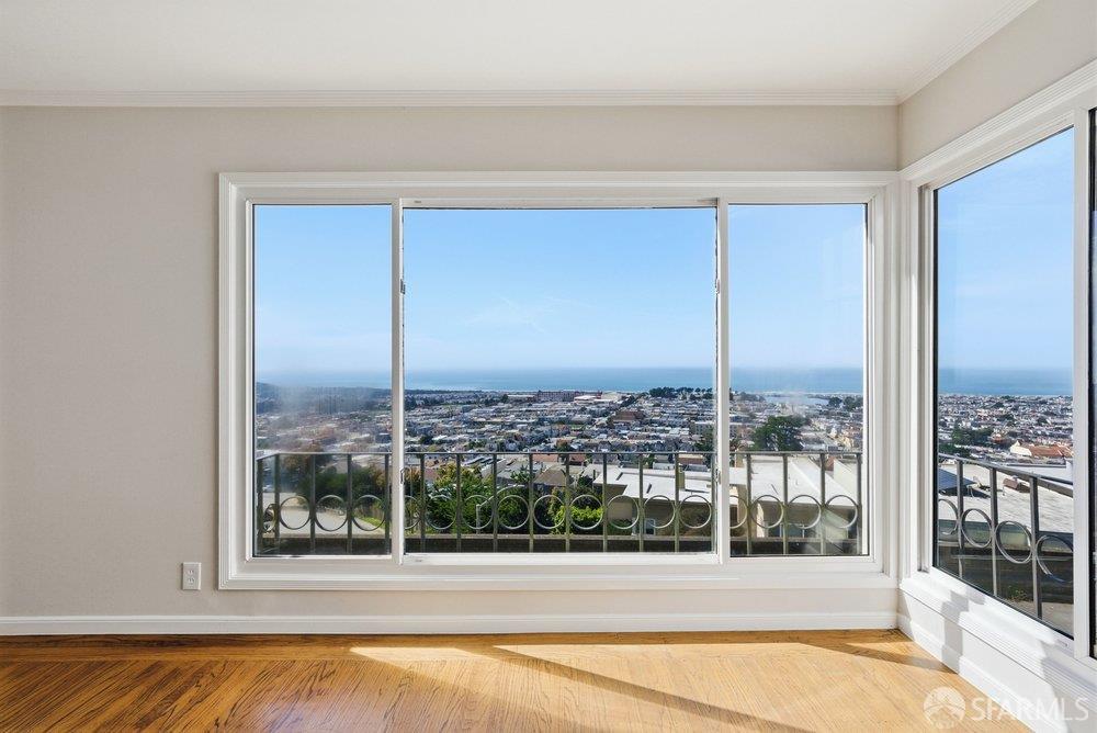 Detail Gallery Image 8 of 81 For 2056 14th Ave, San Francisco,  CA 94116 - 3 Beds | 1/1 Baths