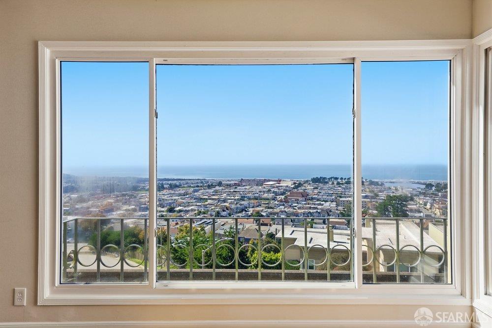 Detail Gallery Image 9 of 81 For 2056 14th Ave, San Francisco,  CA 94116 - 3 Beds | 1/1 Baths