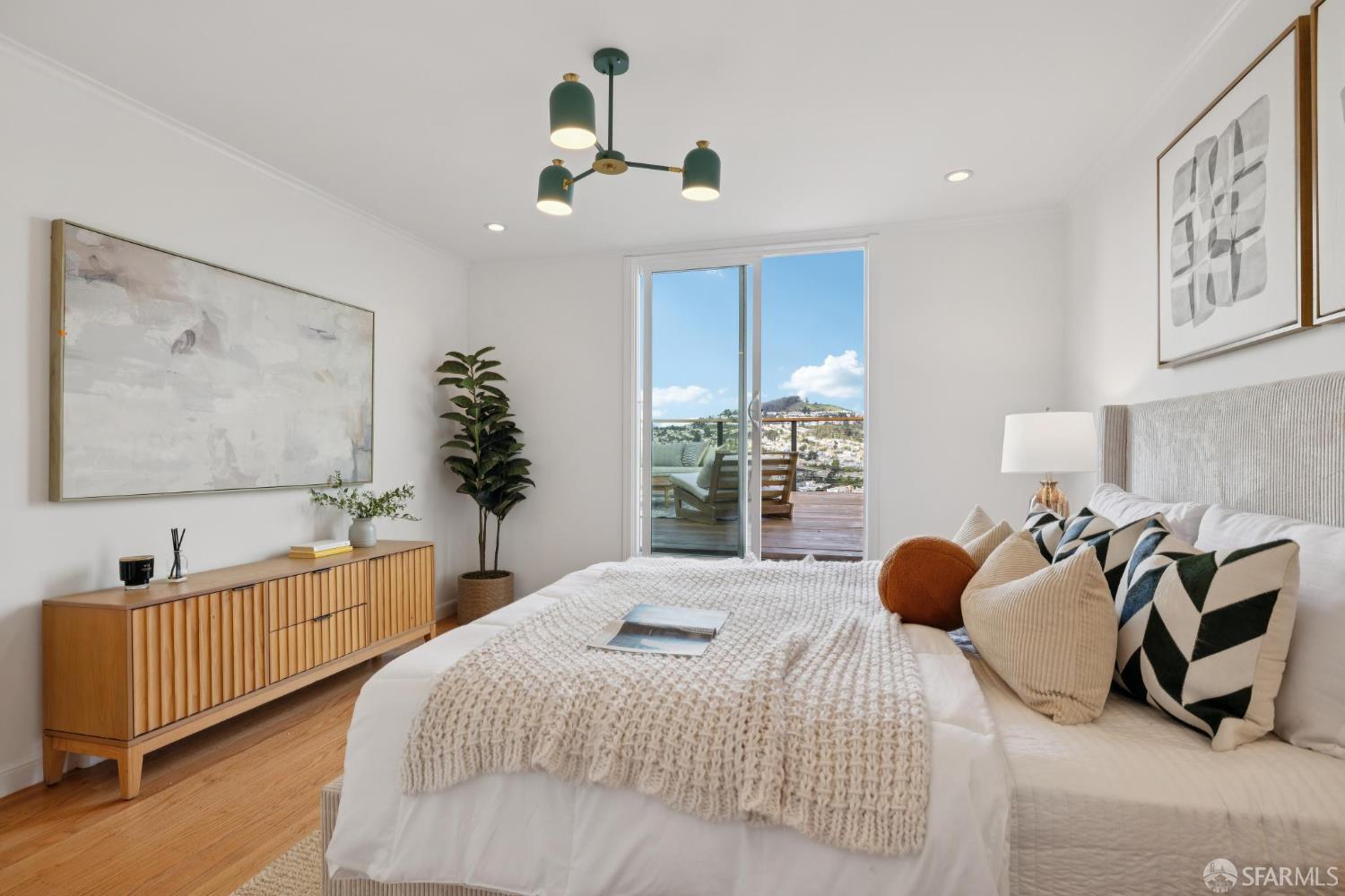 Detail Gallery Image 33 of 90 For 68 Vienna St, San Francisco,  CA 94112 - 3 Beds | 3 Baths