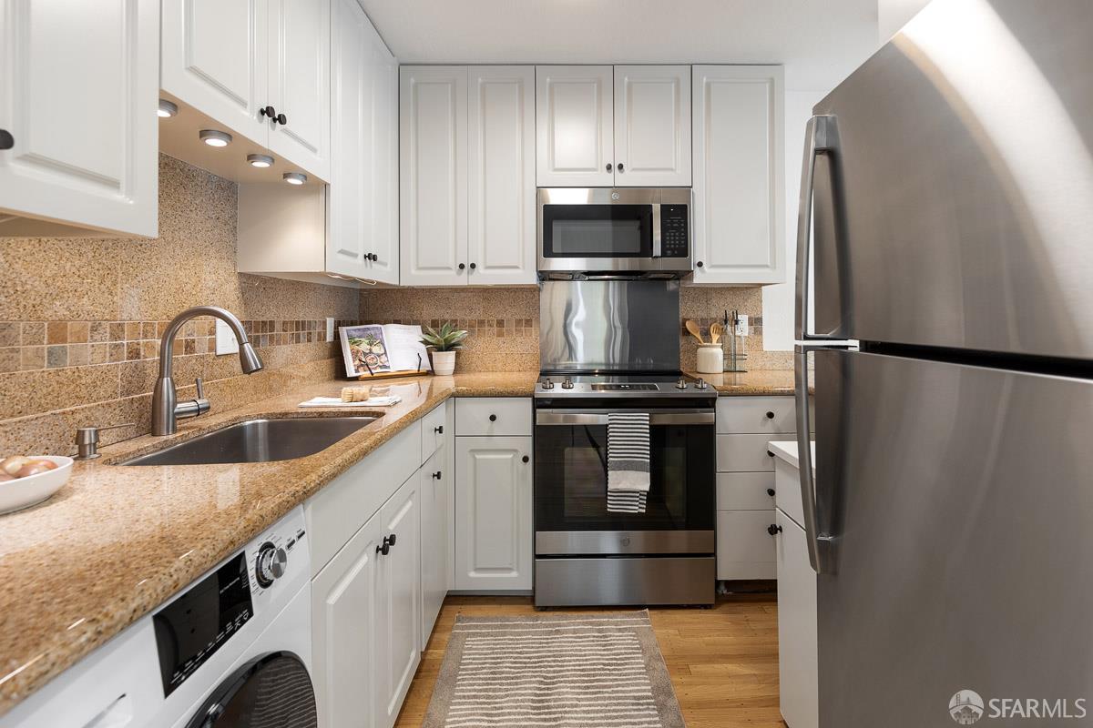 Detail Gallery Image 11 of 32 For 544 Waller St #2,  San Francisco,  CA 94127 - 2 Beds | 1 Baths