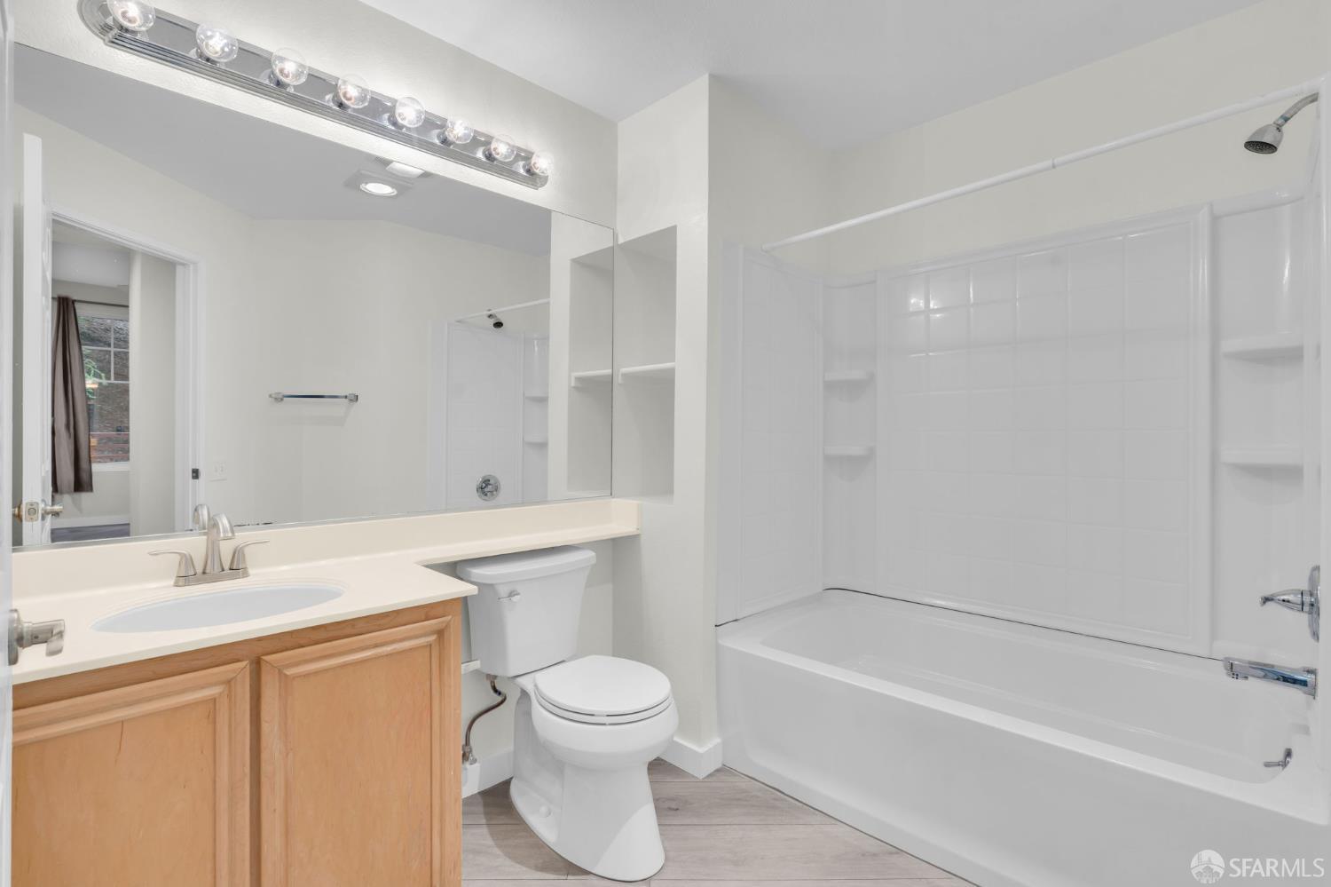 Detail Gallery Image 21 of 27 For 200 Caldecott Ln #107,  Oakland,  CA 94618 - 2 Beds | 2 Baths
