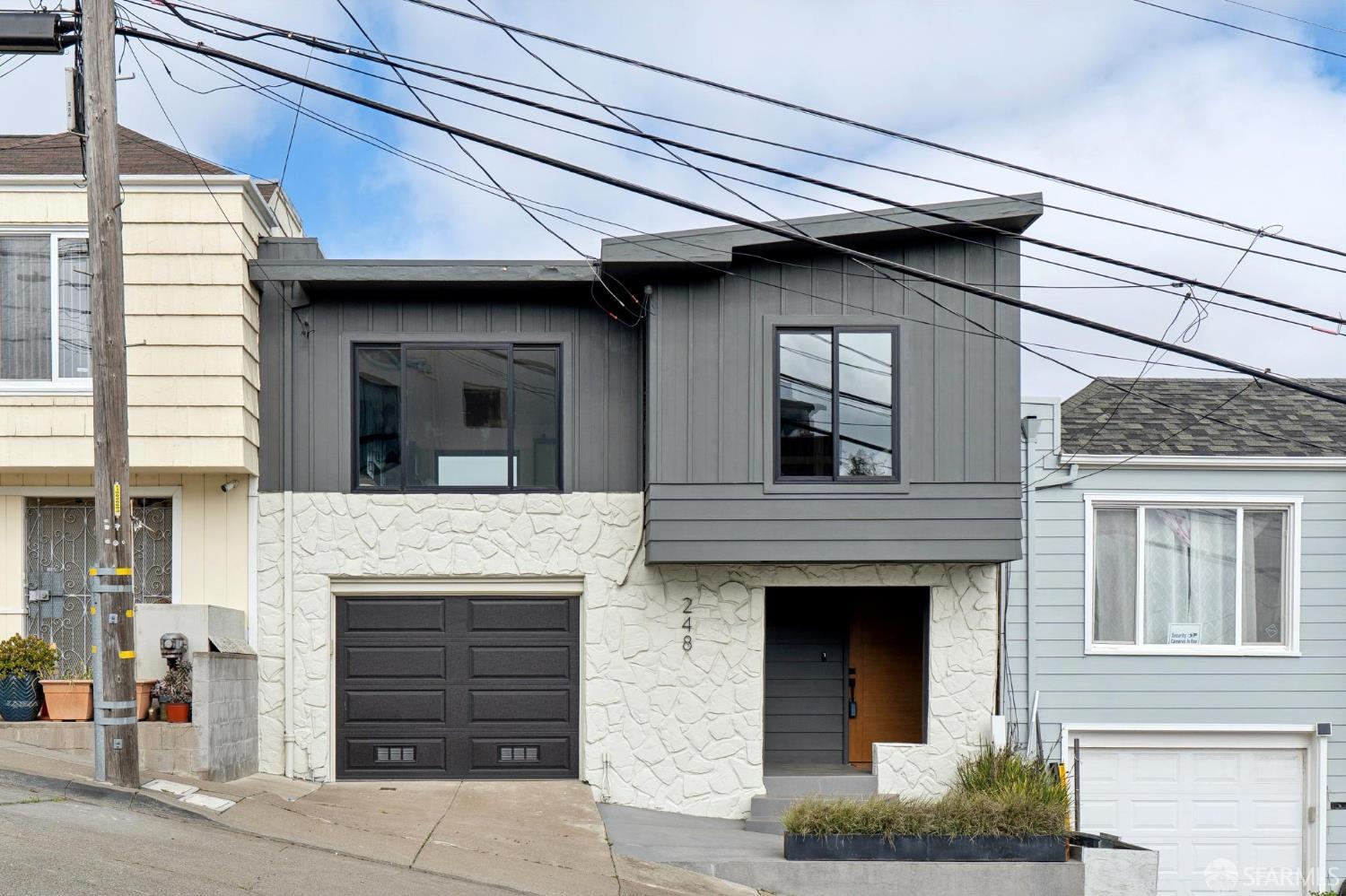 Detail Gallery Image 5 of 49 For 248 Ordway St, San Francisco,  CA 94134 - 4 Beds | 3 Baths